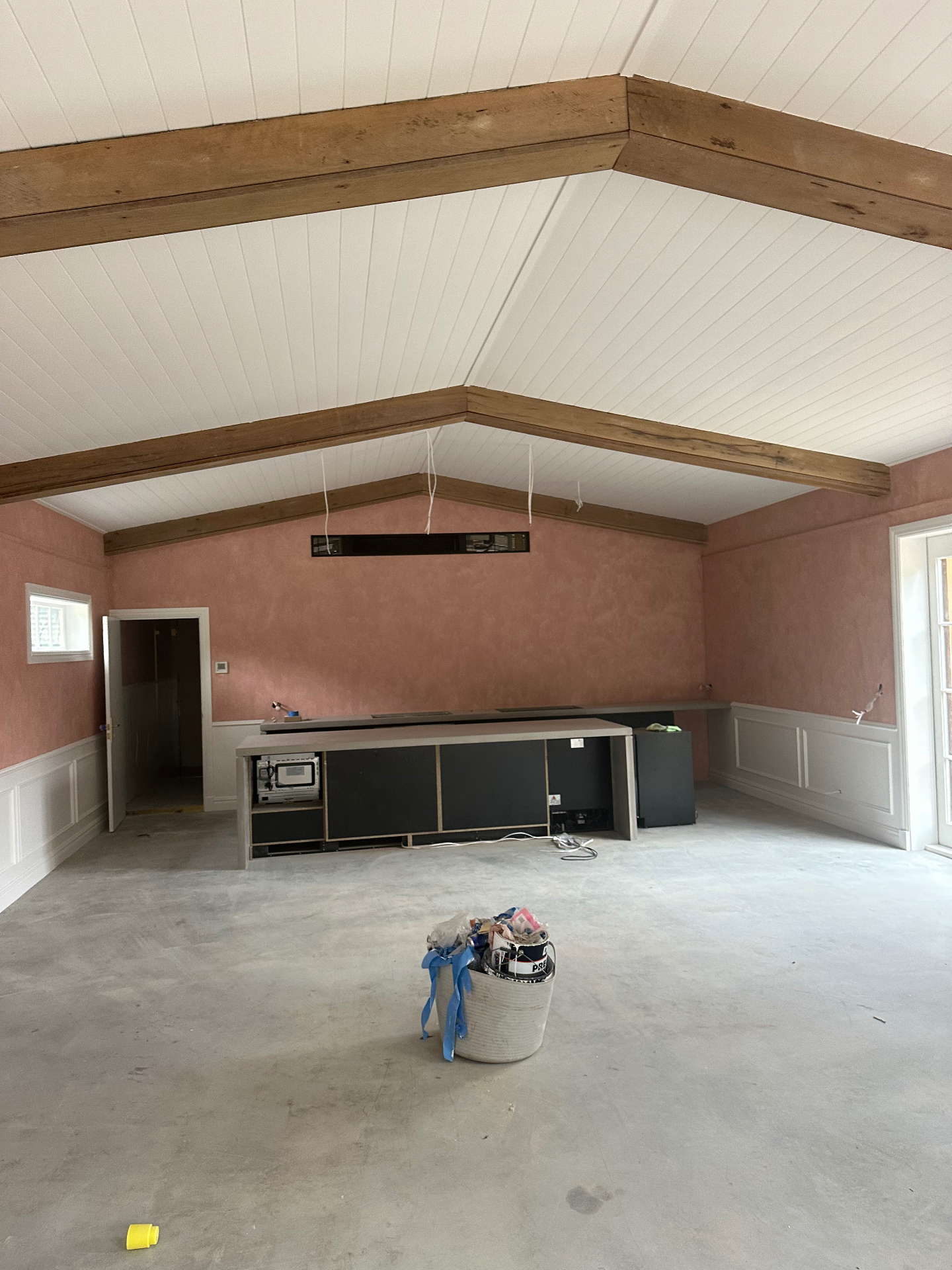 Vaulted Ceiling & Feature Walls